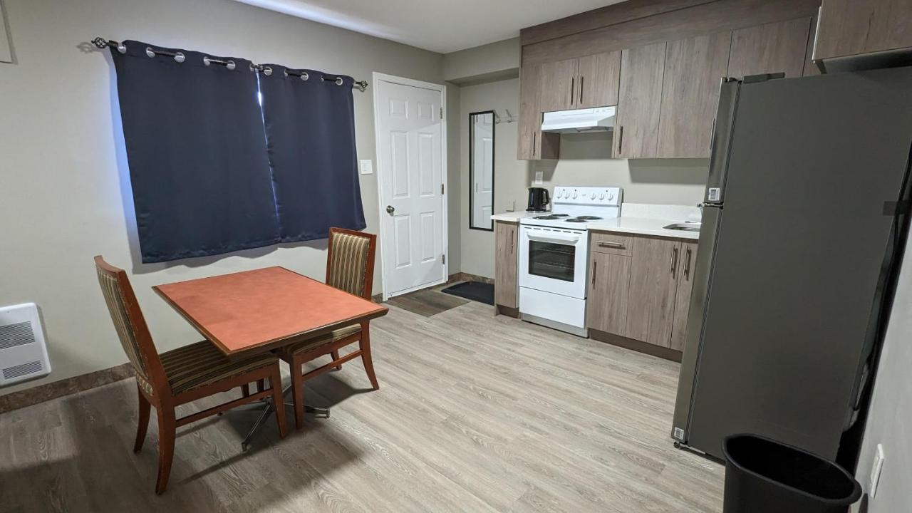 Riverside Motel Медисин-Гат Екстер'єр фото